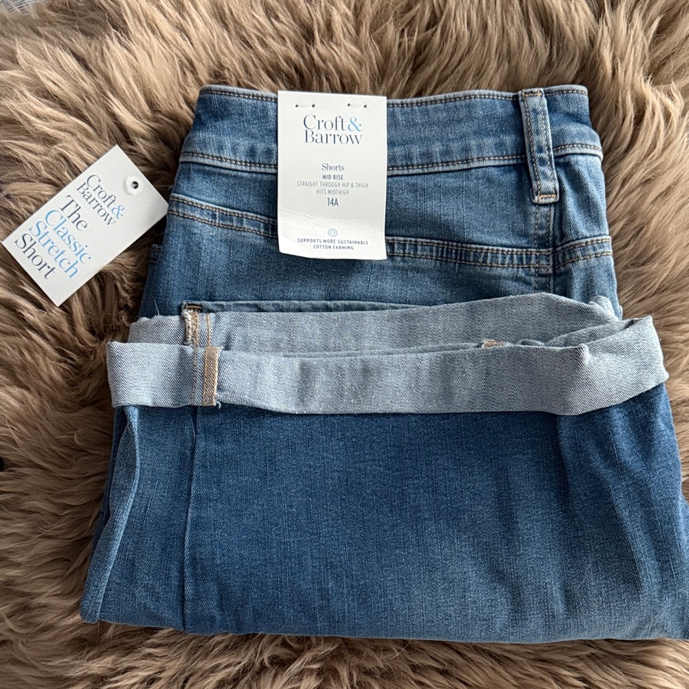 NWT Croft & Barrow Women's Cuffed Jean Shorts size 14A